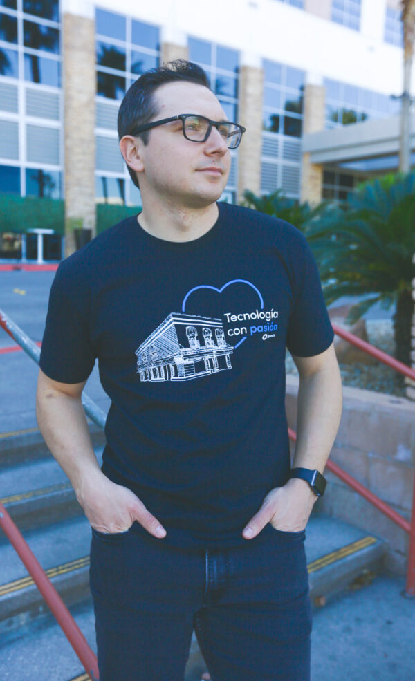 The Tecnologia Con Pasión Tee. - Image 2