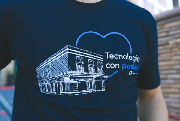 The Tecnologia Con Pasión Tee. - Image 3